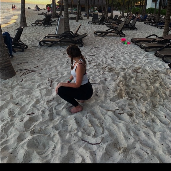 Meet your Posher, Hailey - Picture 1 of 1